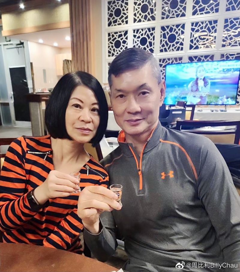 周比利（右）與太太定居在加拿大。.jpg